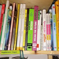 vegetarische/vegane kochbücher #Veganuary at Buchhandlung & Antiquariat Eule in Bruehl