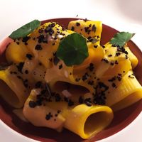 Paccheri con crema di zucca e crumble di olive at Dispensa Franciacorta in Adro