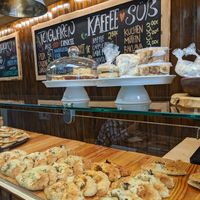 Frische gefüllte Pita, Falaffel, vegane Kuchen, Muffins und Cookies  at Grüne Pause in Biberach