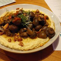 Ginger hummus with sauteed mushrooms with herbs. at Creativa in Ingolstadt