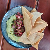 'Guacamole' with mint pomegranate, pico de gallo (salsa), wild garlic oil, served with tortilla chips (9€) at Creativa in Ingolstadt