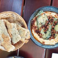 'Ginger Hummus' with chili oil, marinated cucumber, tahini and miso sauce served with crackers and roasted chickpeas (11.50€) at Creativa in Ingolstadt