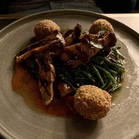 „Purple Pulpo“ in vegan mit gegrillten Kräuterseitlingen  at Bless in Hamburg