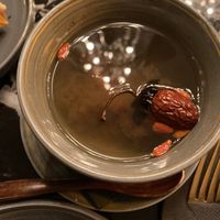 Tee mit Zimt, Kardamom und Goji Beeren   at Bless in Hamburg