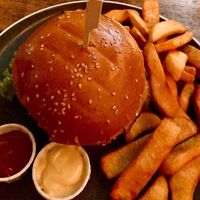 Vegan Beyond Burger with chili cheese. at Henry's Sandbar & Restaurant in Kerpen