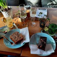 Ingwertee, Bananabrot, Sekt, Schokokuchen, Minztee at Lütten in Fehmarn
