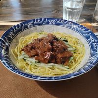 Zha Jiang Mian (as a vegan version with mushrooms) at Eat The World in Mollerussa