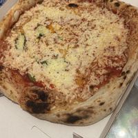 Beste Pizza Margarita. So cremig der Käse und der Teig so gut    at Triangolo in Vienna
