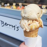 Snickers und Pistazie vegan at Berry's - Charco in Tenerife