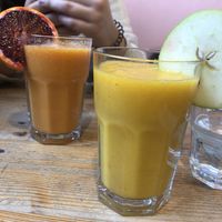 Smoothies 🍎🍊 at Wild Food Cafe in London