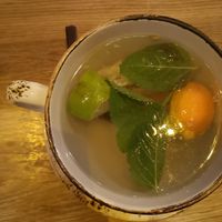 Ginger Tea mit frischem ingwer, kumquat, Minze, Limette und einer Zimtstange at Maison Tom in Karlsruhe
