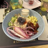 Poké bowl de “pollo" #Veganuary at TROPICOOL in Madrid