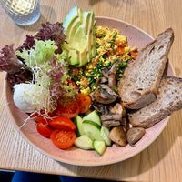 „Breakfast bowl" with scrambled tofu, mushrooms, veggies and delicious sourdough bread  at Emmi's Kitchen - Schwabing in Munich