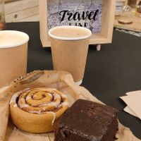 2 lattes, 2 treats at MIR concept store... coffee and more in Brussels