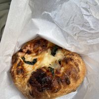 Pizza bread  at Te Cor Gentil テコールジャンティー in Tokyo