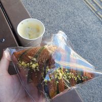 pistachio croissant at Te Cor Gentil テコールジャンティー in Tokyo