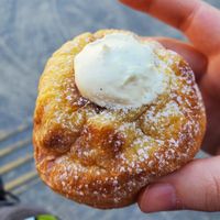custard cream brioche at Te Cor Gentil テコールジャンティー in Tokyo