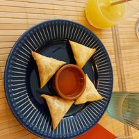 Samossas de légumes at Kossaïdi Montparnasse in Paris