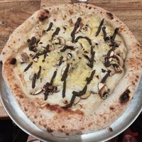 Pizza tartufata at Garden Pizza Granollers in Granollers