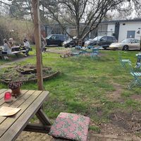 Outdoor sitting area with play tree at De Kantine van Bairro Alto in Nijmegen