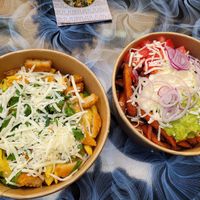 Vegan Hollandaise Fries Bowl + Vegan Italian Style Fries Bowl at Pottfritts in Bochum