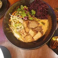 Spicy (!) and very delicious coconut curry with seitan and tofu (main dish "Golden Gate") at Hoa Rong in Berlin