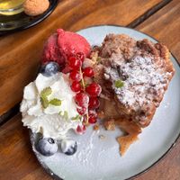 Vegan appeltaart met (vegan) slagroom en sorbetijs at Eetcafé het Leven in Leeuwarden