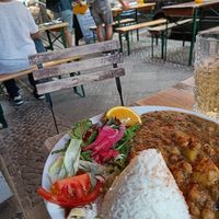 Chola and mate at tschüüüsch - Vriends & Cosy Comfort Food in Berlin