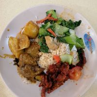 Rice with vegetarian dishes at Rong Yuan Food Stall 融圆 in North Singapore