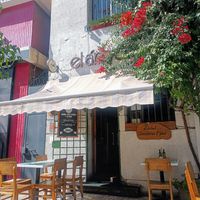 Entrada por calle Huelén at El Arbol in Santiago