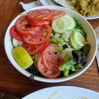 Ensalada tomate, pepino, lechuga at El Arbol in Santiago