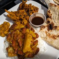 Rajma Aloo, pakora and naan (all vegan) at India Town in Wyoming