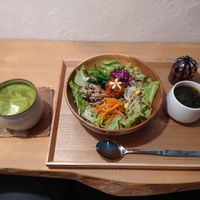 Bibimbap with soup and matcha latte at TU CASA -Zero waste & Plant based- in Kyoto