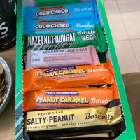 They have some protein bars that are vegan at Devotions Café in Paris