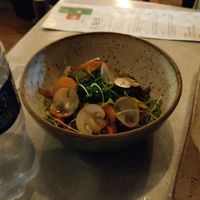 Bulbosot- cogumelos marinados refogados, por baixo da salada/ marinated stir fried mushrooms at Okpo Culture in Porto Alegre