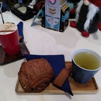 Chai latte, pain au chocolate, and green tea at Raket in Antwerpen