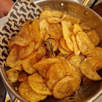 Chips al tartuffo at Caciara in Milan