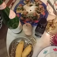 Pizza al padellino con friarielli e salsiccia beyond, fiori di zucca ripieni at Caciara in Milan