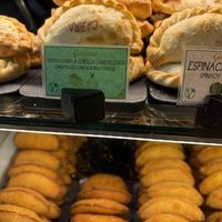 Note Vegan symbol and “goat cheese.”   at Restaurante La Hora Del Vermut in Madrid