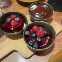 Nagerecht, kokos ijs in verschillende smaken.   at Gastrobar SAM in Oostende