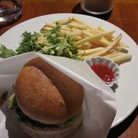 Avocado burger at Matsuontoko Cafe in Kyoto