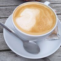 Entkoffeinierter Cappucino mit Hafermilch at Café Leo  in Oberasbach