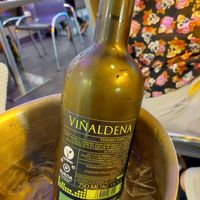 Vegan white wine at Los Andenes Vegan - Puerta de Toledo in Madrid