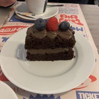 Chocolate cake  at Los Andenes Vegan - Puerta de Toledo in Madrid