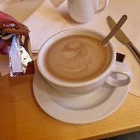 Kaffee mit Hafermilch und veganem Keks at Hotel Gasthof Goldener Adler in Schwaebisch Hall