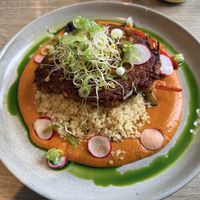 Quinoa, kikkererwten steak, gegrilde champignons en groenten met saus en kruidenolie  at Tilstede mat og mer in Kristiansand