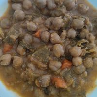 Potaje de garbanzos, alcachofas y calabaza at VEGandVEG Gastroartesanía in Fuenteheridos