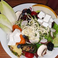 Großer Salat mit veganem Feta at Velo Heilbronn in Heilbronn