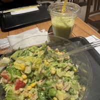 Earth bowl and kale and apple juicee  at Chopped Salad Day - 横浜みなとみらい店 Minatominari in Yokohama