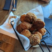 warm vegan snacks: cheese croquettes, vegetable croquettes, spring rolls & nuggets, served with vegan mayo & sweet chili at Den Bosduin in Kalmthout